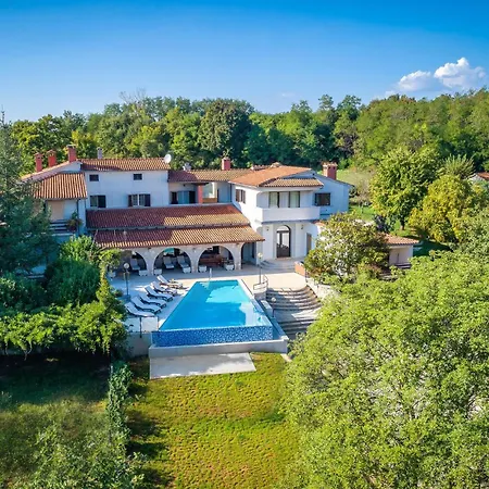 Casa Travertina بيت للعطل